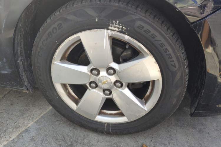 Used Chevrolet Malibu 2013 2.0L Automatic Classic Edition Right Front Wheel Hub