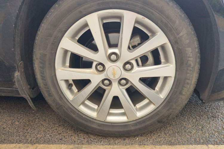 Used Chevrolet Malibu 2013 2.0L Automatic Luxury Edition Right Front Wheel Hub