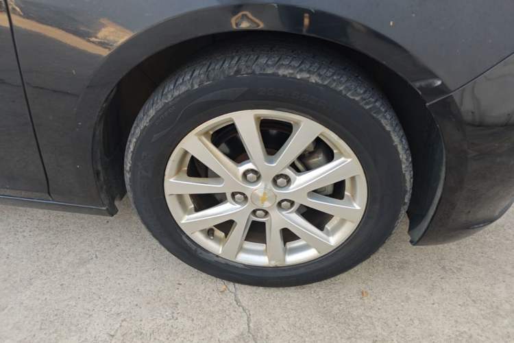 Used Chevrolet Malibu 2013 2.0L Automatic Luxury Edition Right Front Wheel Hub