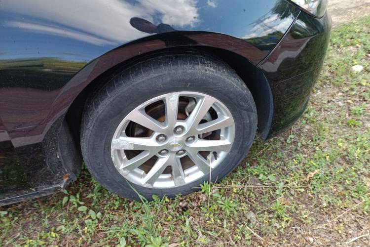 Used Chevrolet Malibu 2013 2.0L Automatic Luxury Edition Right Front Wheel Hub