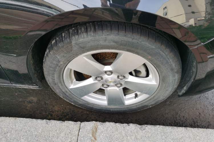 Used Chevrolet Malibu 2013 1.6T Automatic Comfort Edition Right Front Wheel Hub