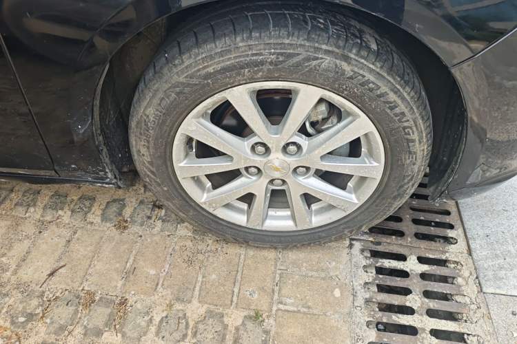 Used Chevrolet Malibu 2013 2.4L Automatic Luxury Edition Right Front Wheel Hub