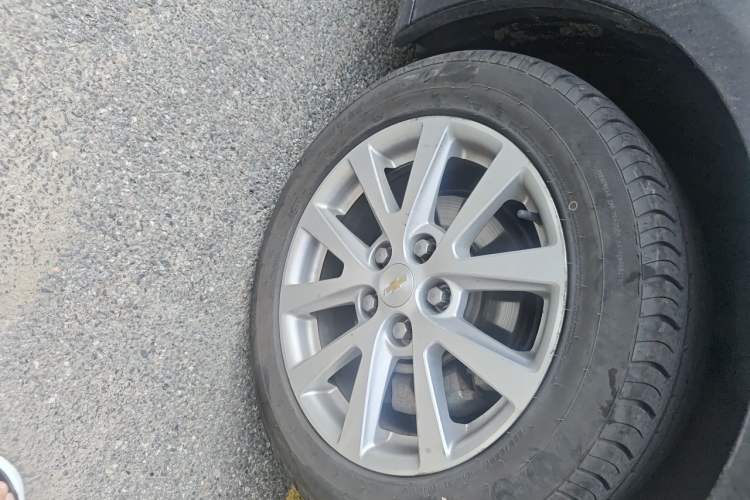 Used Chevrolet Malibu 2013 2.4L Automatic Luxury Edition Right Front Wheel Hub