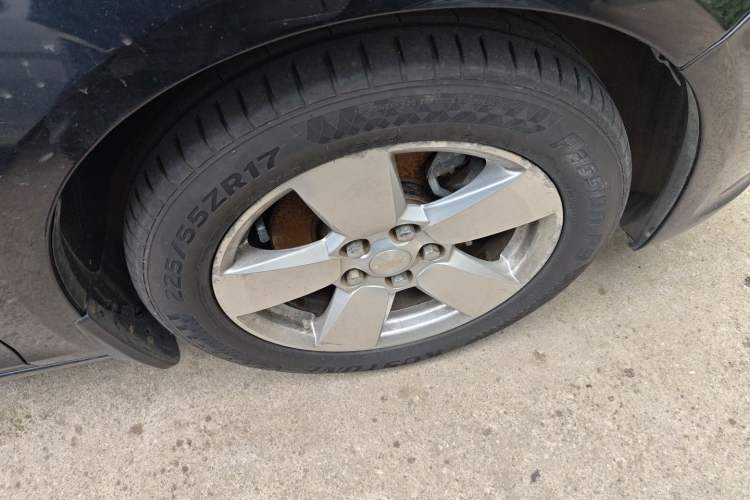 Used Chevrolet Malibu 2013 1.6T Automatic Comfort Edition Right Front Wheel Hub