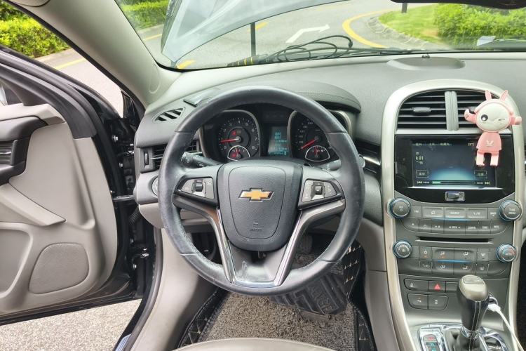 Used Chevrolet Malibu 2013 2.4L Automatic Luxury Edition Steering Wheel
