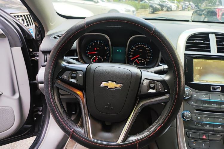 Used Chevrolet Malibu 2013 2.4L Automatic Luxury Edition Steering Wheel
