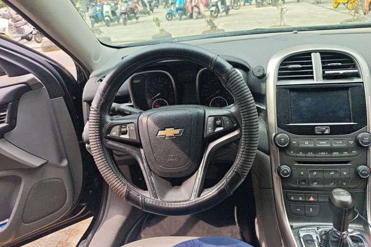 Used Chevrolet Malibu 2013 2.4L Automatic Luxury Edition Steering Wheel