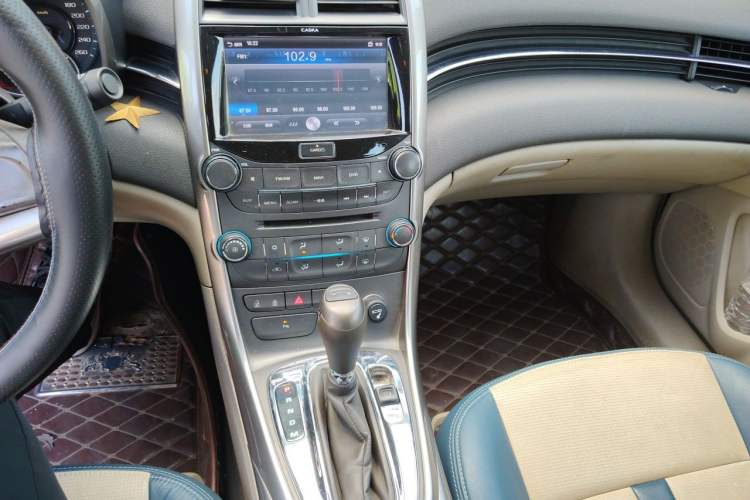 Used Chevrolet Malibu 2013 2.0L Automatic Comfort Edition Audio And AC Panel