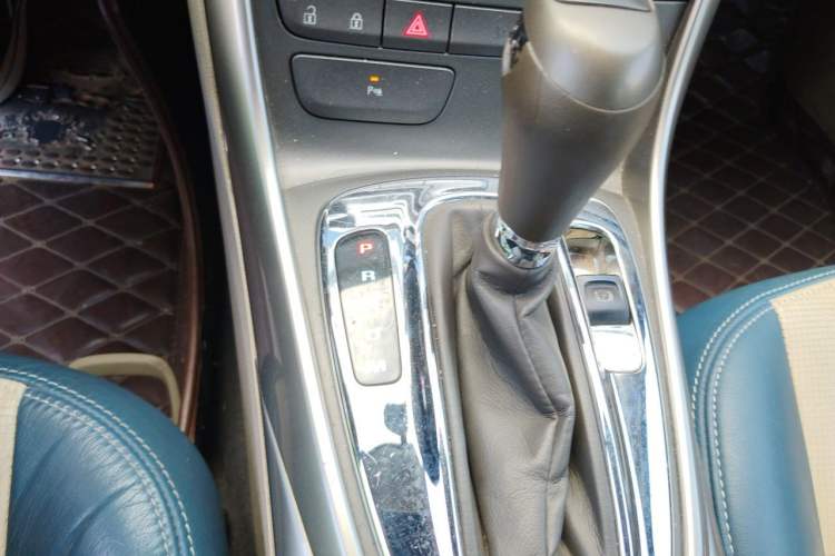 Used Chevrolet Malibu 2013 2.0L Automatic Comfort Edition Gear Lever