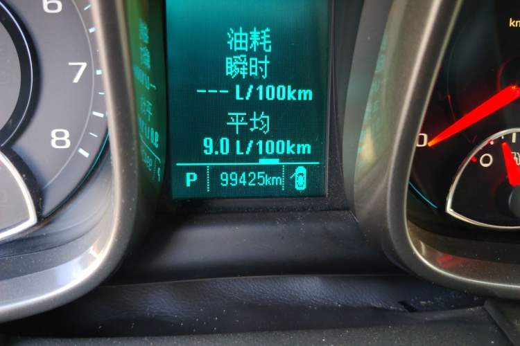 Used Chevrolet Malibu 2013 2.0L Automatic Comfort Edition Odometer Close Up