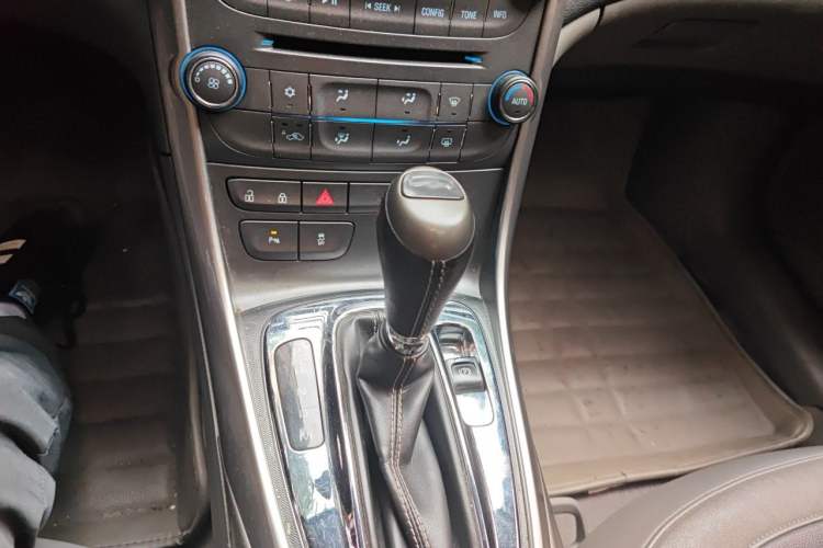 Used Chevrolet Malibu 2013 2.4L Automatic Luxury Edition Gear Lever