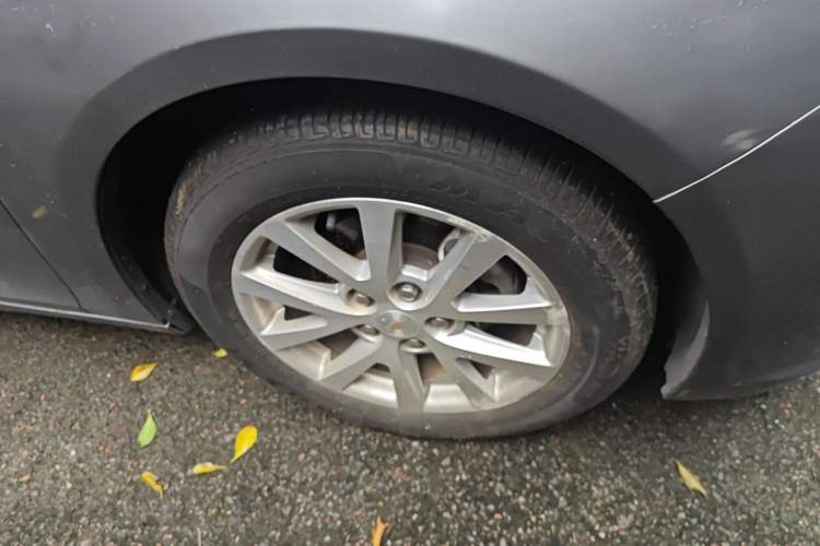 Used Chevrolet Malibu 2013 2.4L Automatic Luxury Edition Right Front Wheel Hub