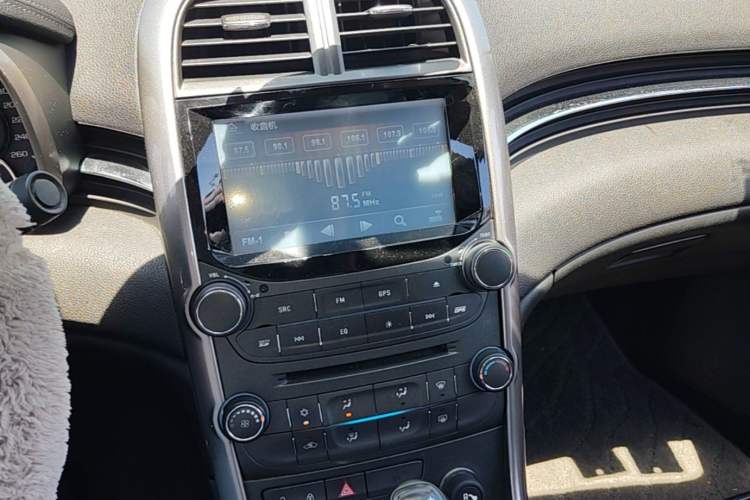 Used Chevrolet Malibu 2013 1.6T Automatic Comfort Edition Audio And AC Panel