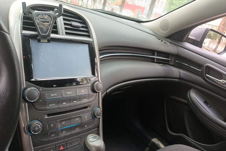 Used Chevrolet Malibu 2013 1.6T Automatic Comfort Edition Audio And AC Panel