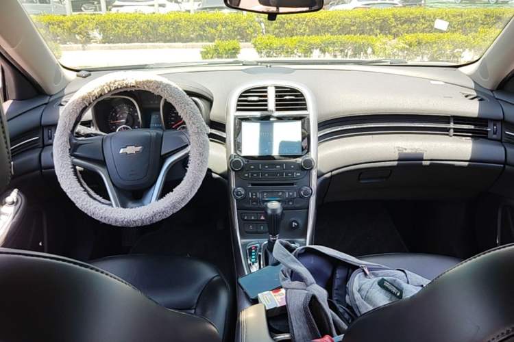 Used Chevrolet Malibu 2013 1.6T Automatic Comfort Edition Center Console