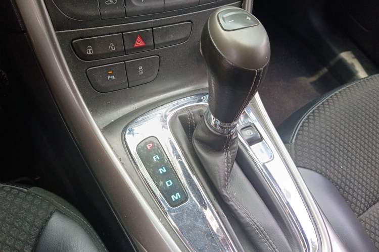 Used Chevrolet Malibu 2013 1.6T Automatic Comfort Edition Gear Lever