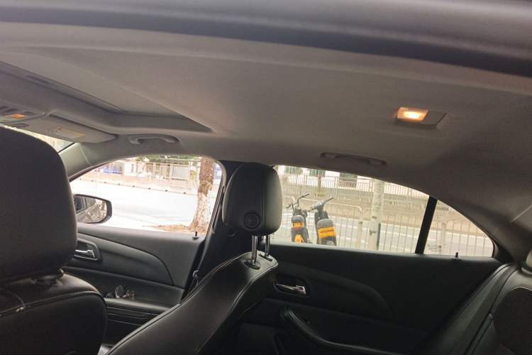 Used Chevrolet Malibu 2013 1.6T Automatic Comfort Edition Headliner