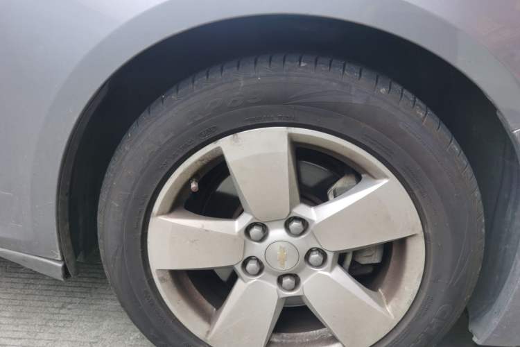 Used Chevrolet Malibu 2013 1.6T Automatic Comfort Edition Right Front Wheel Hub
