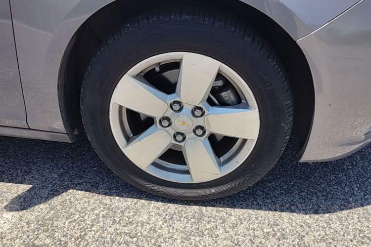 Used Chevrolet Malibu 2013 1.6T Automatic Comfort Edition Right Front Wheel Hub