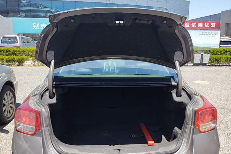 Used Chevrolet Malibu 2013 1.6T Automatic Comfort Edition Trunk
