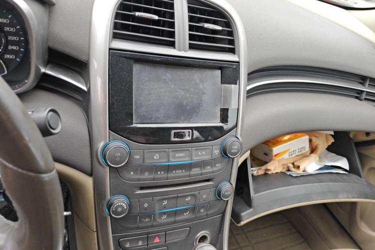 Used Chevrolet Malibu 2013 2.0L Automatic Luxury Edition Audio And AC Panel