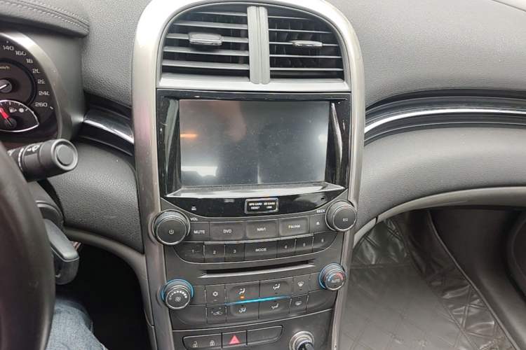 Used Chevrolet Malibu 2013 2.0L Automatic Luxury Edition Audio And AC Panel