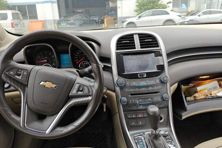 Used Chevrolet Malibu 2013 2.0L Automatic Luxury Edition Center Console