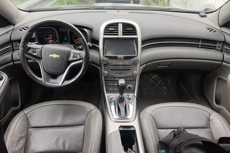 Used Chevrolet Malibu 2013 2.0L Automatic Luxury Edition Center Console