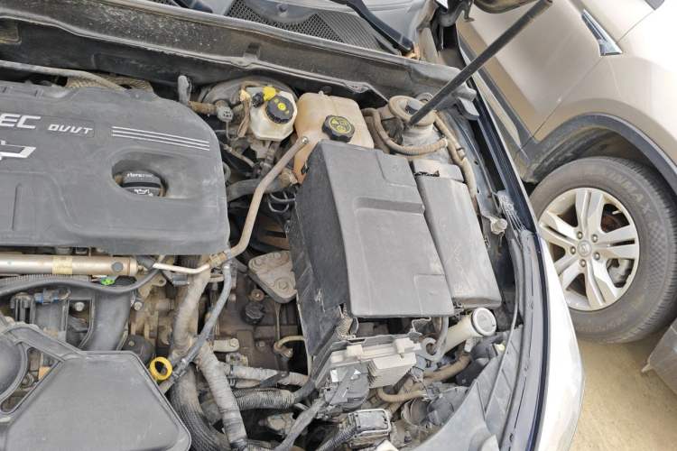 Used Chevrolet Malibu 2013 2.0L Automatic Luxury Edition Engine Bay Left
