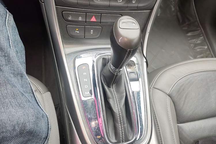 Used Chevrolet Malibu 2013 2.0L Automatic Luxury Edition Gear Lever