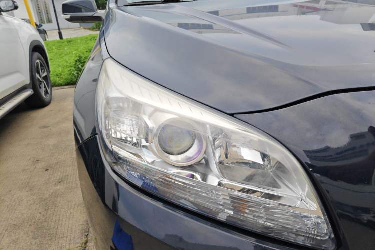 Used Chevrolet Malibu 2013 2.0L Automatic Luxury Edition Right Front Headlight