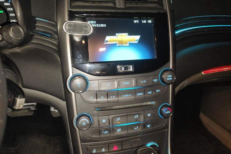 Used Chevrolet Malibu 2013 2.0L Automatic Luxury Edition Audio And AC Panel