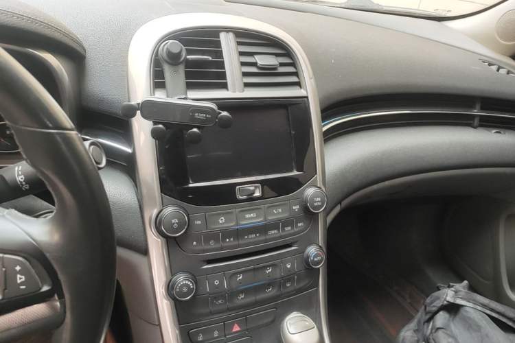 Used Chevrolet Malibu 2013 2.4L Automatic Luxury Edition Audio And AC Panel
