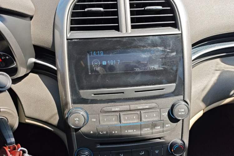 Used Chevrolet Malibu 2013 2.0L Automatic Comfort Edition Audio And AC Panel
