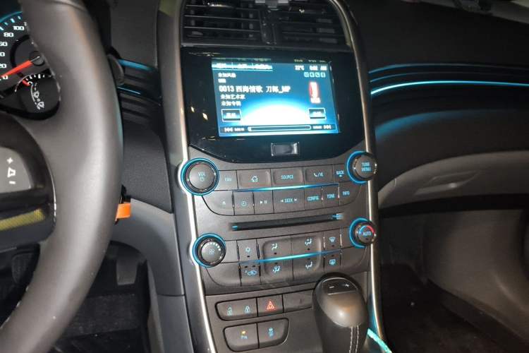Used Chevrolet Malibu 2013 2.0L Automatic Luxury Edition Audio And AC Panel