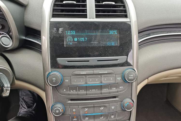 Used Chevrolet Malibu 2013 2.0L Automatic Comfort Edition Audio And AC Panel