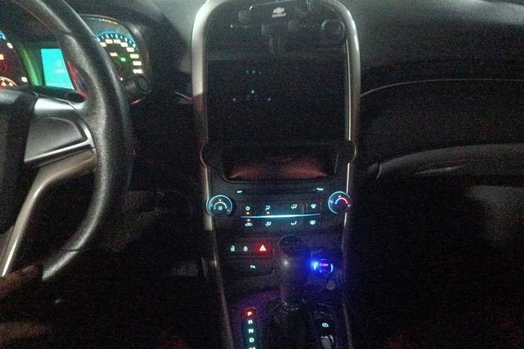 Used Chevrolet Malibu 2013 2.0L Automatic Comfort Edition Audio And AC Panel