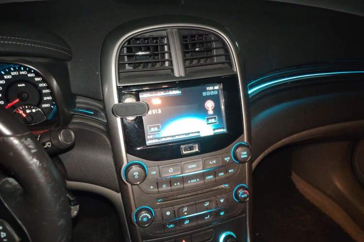 Used Chevrolet Malibu 2013 2.0L Automatic Luxury Edition Audio And AC Panel