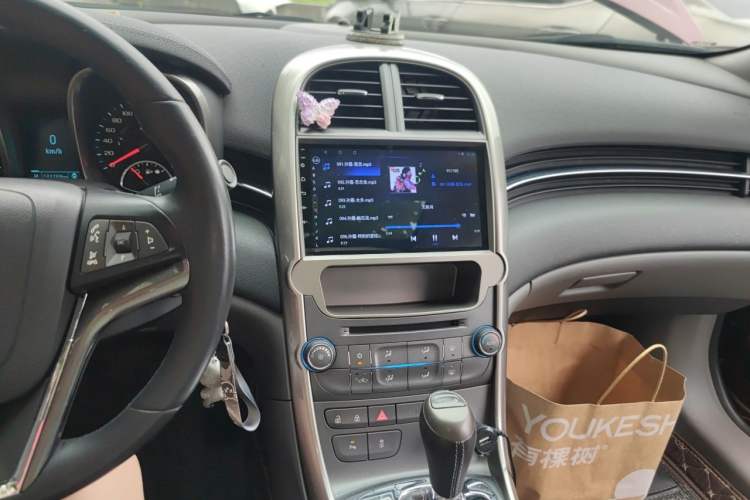 Used Chevrolet Malibu 2013 2.0L Automatic Luxury Edition Audio And AC Panel