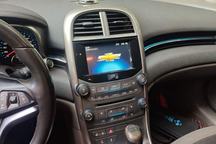 Used Chevrolet Malibu 2013 2.0L Automatic Luxury Edition Audio And AC Panel