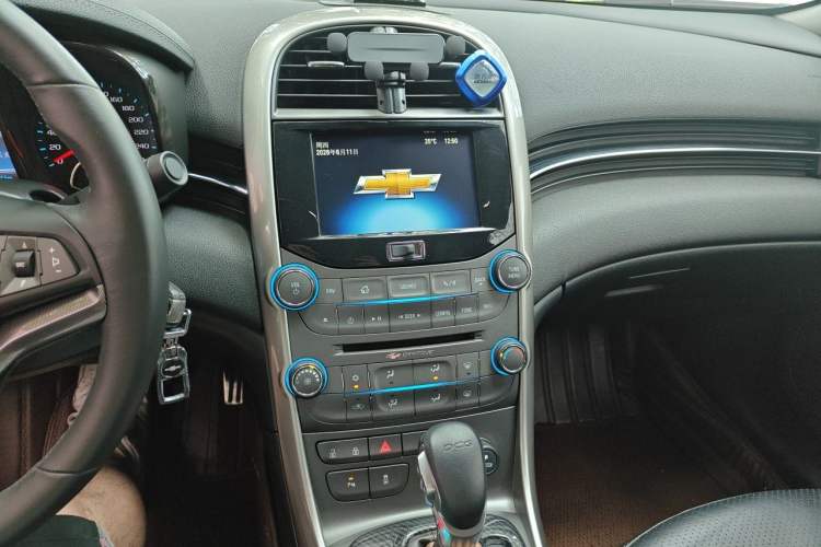 Used Chevrolet Malibu 2013 1.6T Automatic Luxury Edition Audio And AC Panel