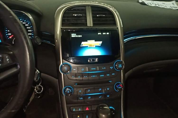 Used Chevrolet Malibu 2013 2.0L Automatic Luxury Edition Audio And AC Panel