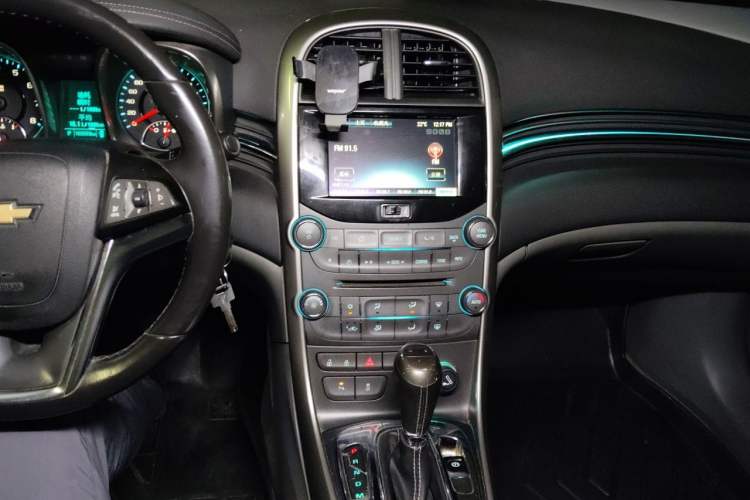 Used Chevrolet Malibu 2013 2.0L Automatic Luxury Edition Audio And AC Panel