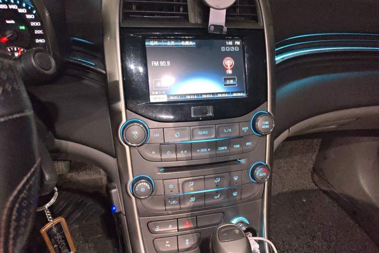 Used Chevrolet Malibu 2013 2.0L Automatic Luxury Edition Audio And AC Panel