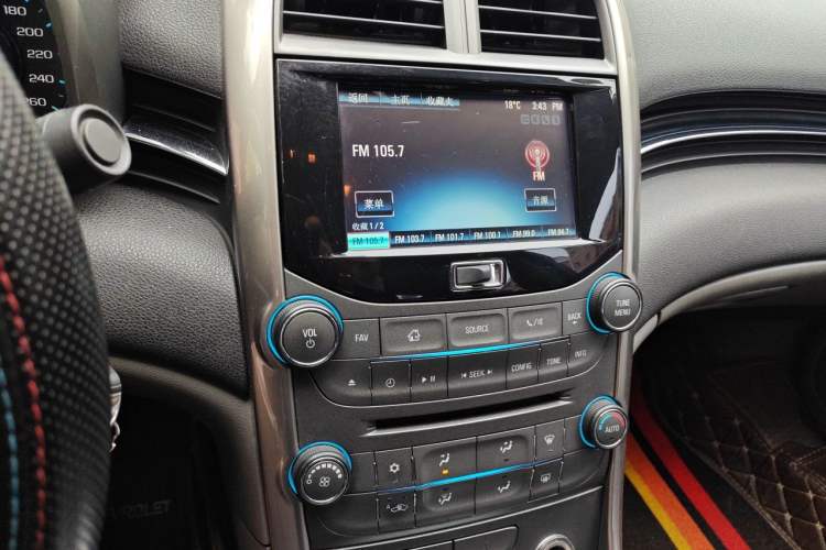 Used Chevrolet Malibu 2013 2.0L Automatic Luxury Edition Audio And AC Panel