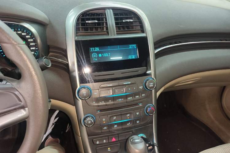 Used Chevrolet Malibu 2013 2.0L Automatic Comfort Edition Audio And AC Panel