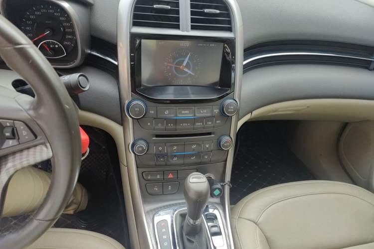 Used Chevrolet Malibu 2013 2.4L Automatic Luxury Edition Audio And AC Panel