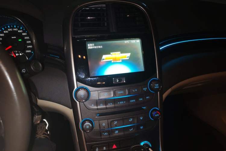 Used Chevrolet Malibu 2013 2.0L Automatic Luxury Edition Audio And AC Panel