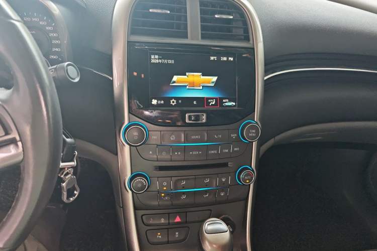 Used Chevrolet Malibu 2013 2.0L Automatic Luxury Edition Audio And AC Panel