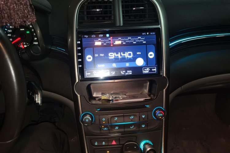 Used Chevrolet Malibu 2013 2.0L Automatic Luxury Edition Audio And AC Panel